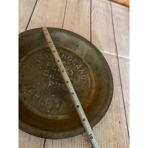 Vintage New England flaky pie crust tin table talk 5 cent 9.5" - Picture 8 of 9